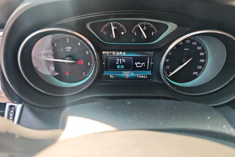 Used Buick Envision 2016 20T Two-Wheel-Drive Elite Model Odometer Close Up