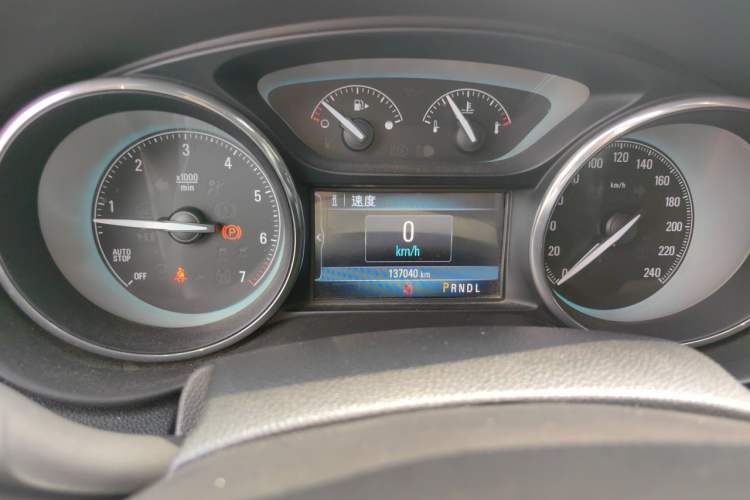 Used Buick Envision 2016 20T Two-Wheel-Drive Elite Model Odometer Close Up
