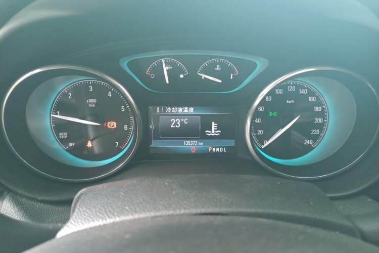 Used Buick Envision 2016 20T Two-Wheel-Drive Elite Model Odometer Close Up