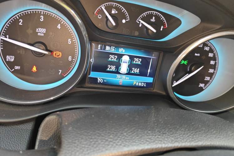 Used Buick Envision 2016 20T Two-Wheel-Drive Elite Model Odometer Close Up