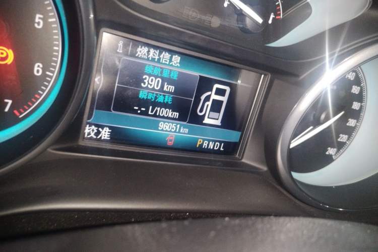 Used Buick Envision 2016 28T Four-Wheel Drive Elite Version Odometer Close Up