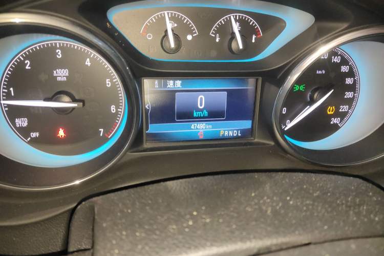 Used Buick Envision 2016 20T Two-Wheel-Drive Elite Model Odometer Close Up
