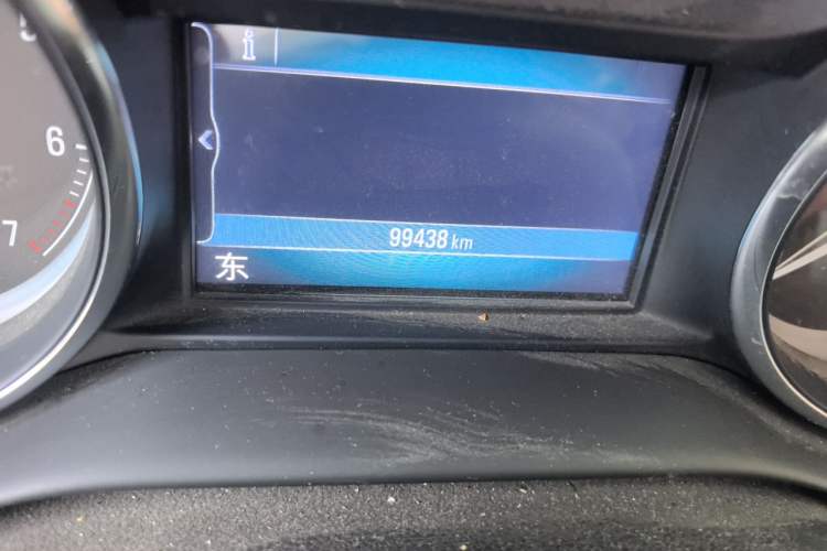 Used Buick Envision 2016 28T Four-Wheel Drive Luxury Model Odometer Close Up
