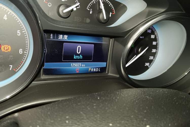 Used Buick Envision 2016 20T Two-Wheel-Drive Elite Model Odometer Close Up