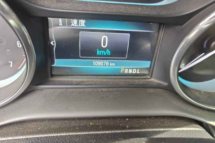 Used Buick Envision 2016 20T Two-Wheel-Drive Elite Model Odometer Close Up