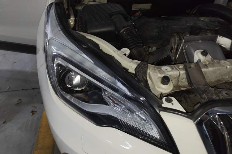 Used Buick Envision 2016 28T Four-Wheel Drive Elite Version Right Front Headlight