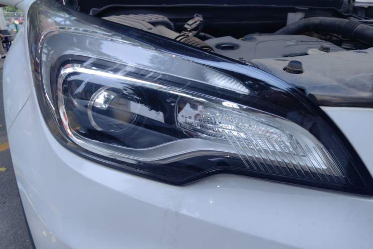 Used Buick Envision 2016 20T Two-Wheel-Drive Elite Model Right Front Headlight