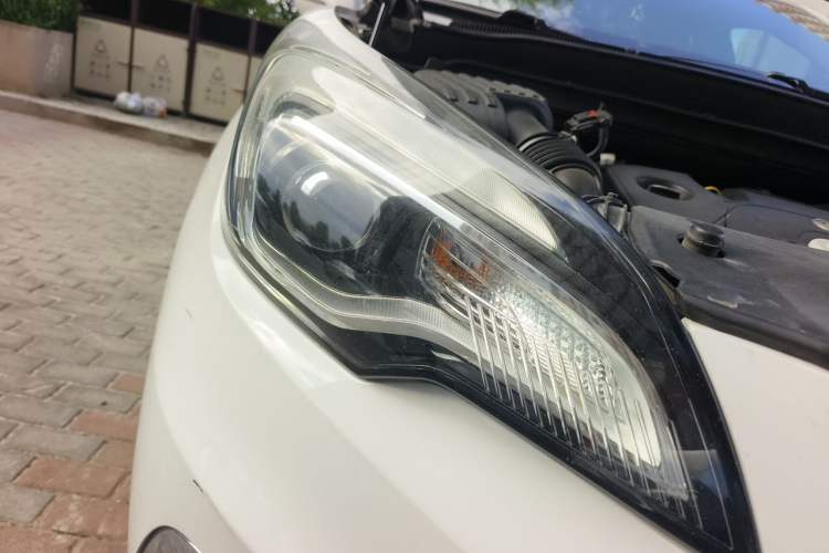 Used Buick Envision 2016 20T Two-Wheel-Drive Elite Model Right Front Headlight