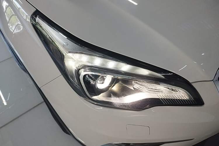 Used Buick Envision 2016 28T Four-Wheel Drive Elite Version Right Front Headlight
