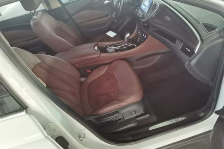 Used Buick Envision 2016 20T Two-Wheel-Drive Elite Model Right Front Seat