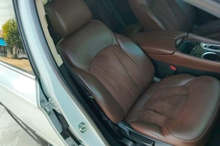 Used Buick Envision 2016 20T Two-Wheel-Drive Elite Model Right Front Seat