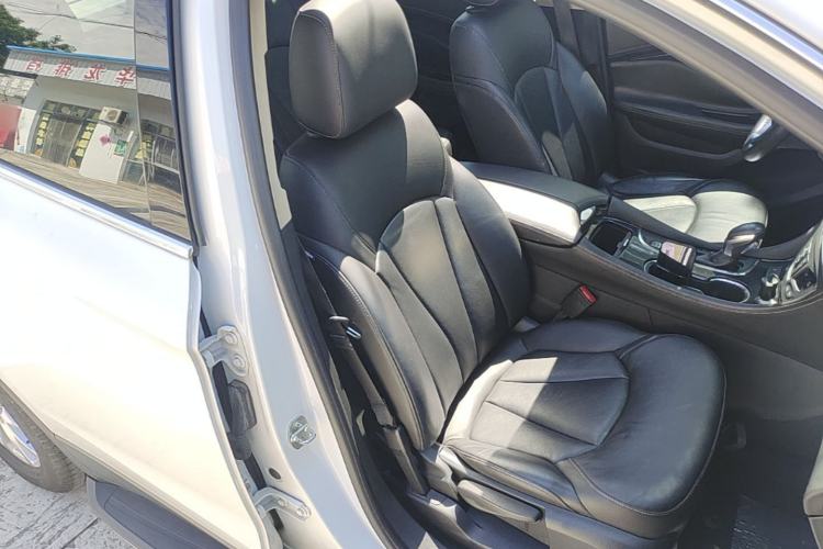 Used Buick Envision 2016 20T Two-Wheel-Drive Elite Model Right Front Seat