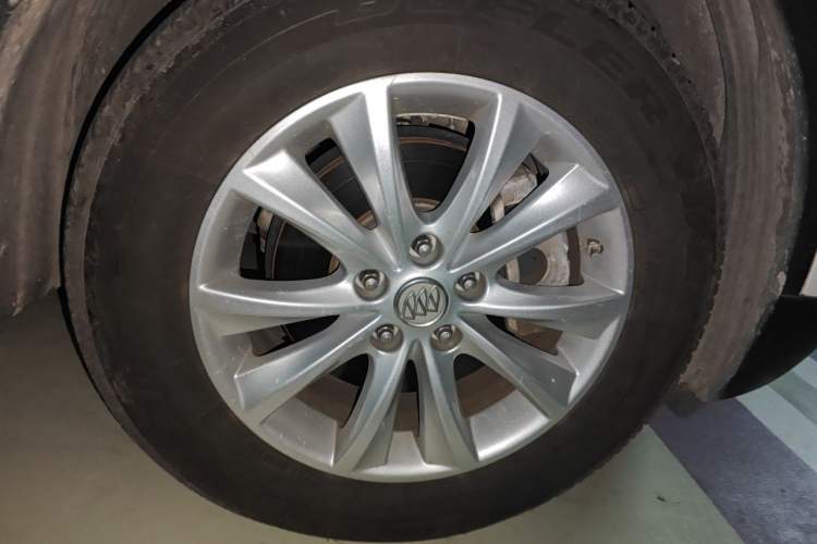 Used Buick Envision 2016 28T Four-Wheel Drive Elite Version Right Front Wheel Hub