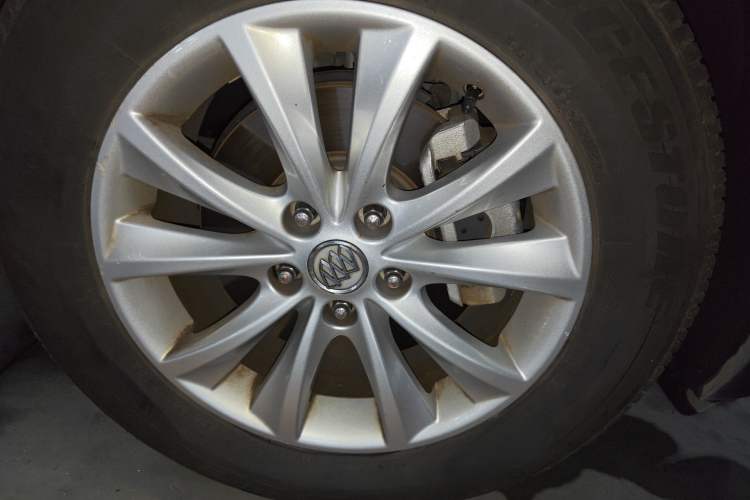 Used Buick Envision 2016 28T Four-Wheel Drive Elite Version Right Front Wheel Hub