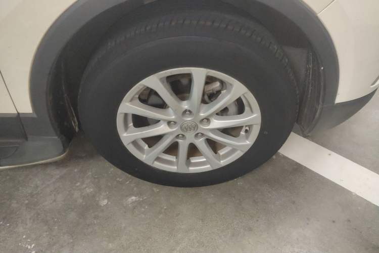 Used Buick Envision 2016 20T Two-Wheel Drive Leading Version Right Front Wheel Hub
