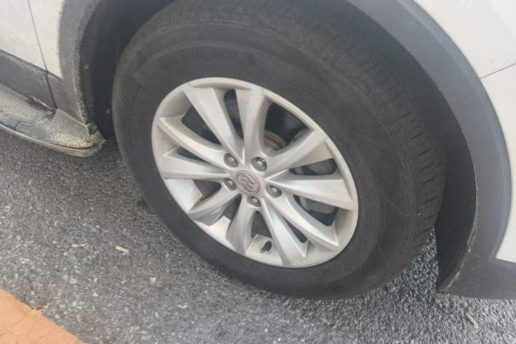 Used Buick Envision 2016 28T Four-Wheel Drive Elite Version Right Front Wheel Hub