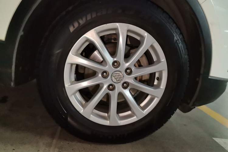 Used Buick Envision 2016 20T Two-Wheel-Drive Elite Model Right Front Wheel Hub