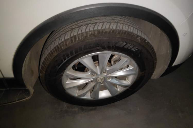 Used Buick Envision 2016 28T Four-Wheel Drive Luxury Model Right Front Wheel Hub