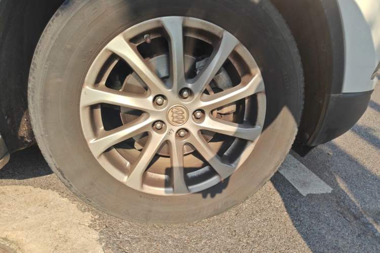 Used Buick Envision 2016 20T Two-Wheel-Drive Elite Model Right Front Wheel Hub
