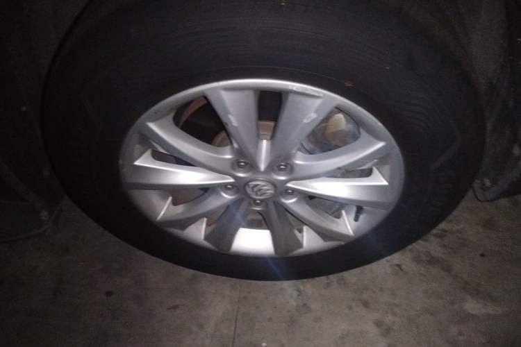 Used Buick Envision 2016 28T Four-Wheel Drive Elite Version Right Front Wheel Hub