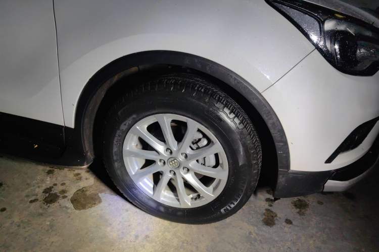 Used Buick Envision 2016 20T Four-Wheel Drive Elite Model Right Front Wheel Hub
