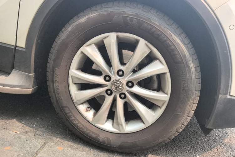 Used Buick Envision 2016 28T Four-Wheel Drive Luxury Model Right Front Wheel Hub