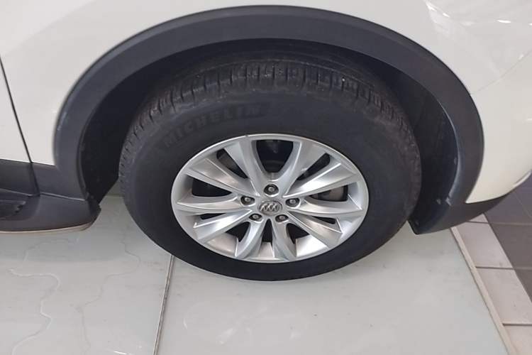 Used Buick Envision 2016 28T Four-Wheel Drive Elite Version Right Front Wheel Hub