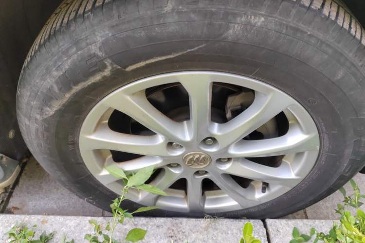 Used Buick Envision 2016 20T Two-Wheel-Drive Elite Model Right Front Wheel Hub