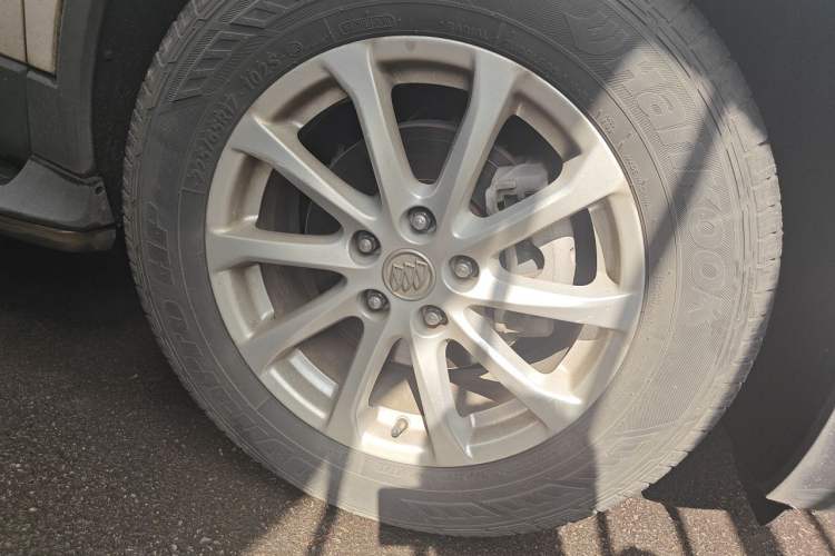 Used Buick Envision 2016 20T Two-Wheel Drive Leading Version Right Front Wheel Hub