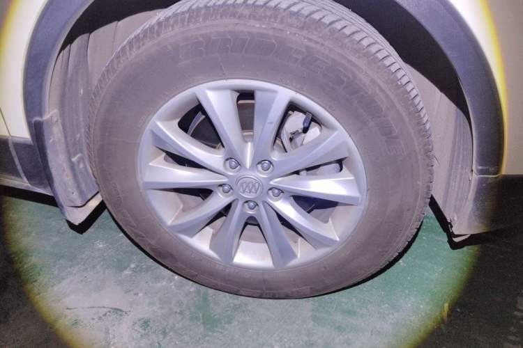 Used Buick Envision 2016 28T Four-Wheel Drive Elite Version Right Front Wheel Hub