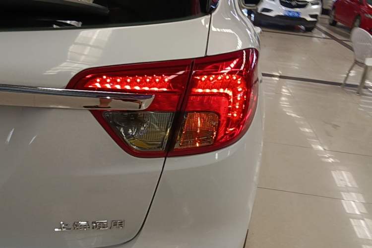 Used Buick Envision 2016 20T Two-Wheel-Drive Elite Model Right Rear Taillight