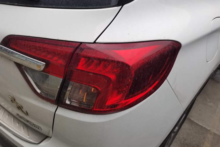 Used Buick Envision 2016 20T Two-Wheel-Drive Elite Model Right Rear Taillight