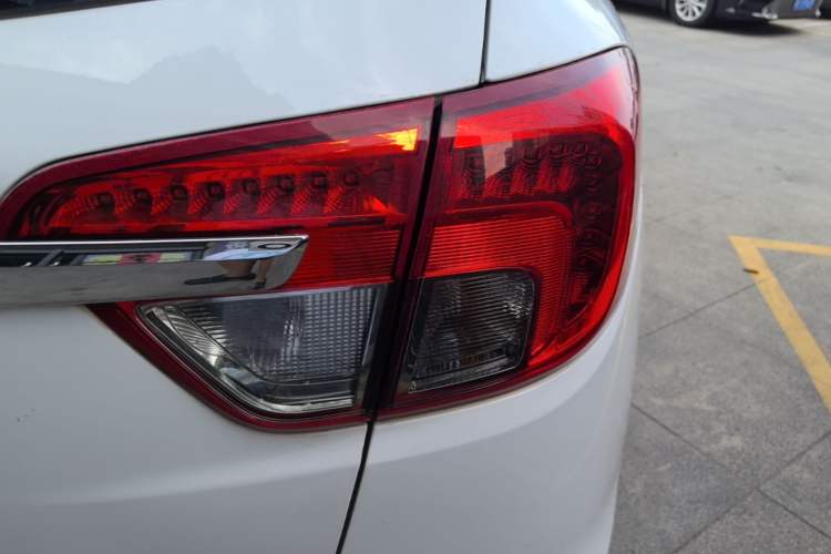 Used Buick Envision 2016 20T Two-Wheel-Drive Elite Model Right Rear Taillight