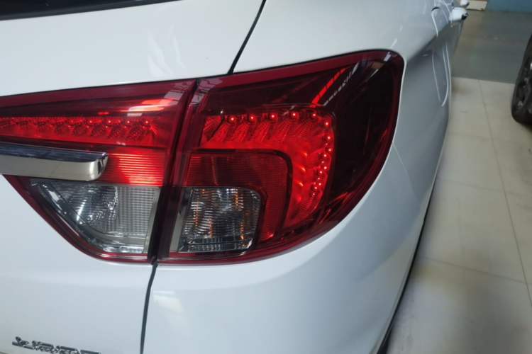 Used Buick Envision 2016 20T Two-Wheel-Drive Elite Model Right Rear Taillight