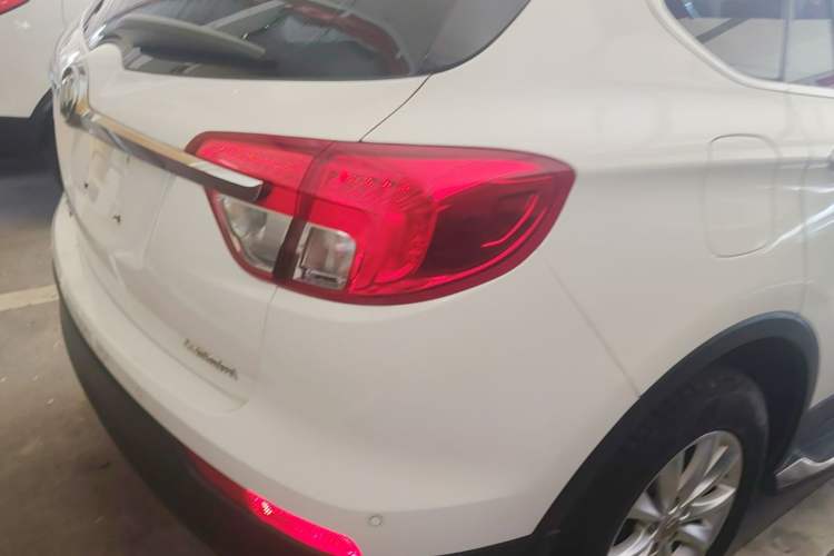 Used Buick Envision 2016 28T Four-Wheel Drive Luxury Model Right Rear Taillight