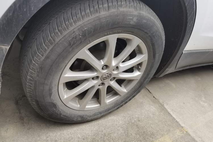 Used Buick Envision 2016 20T Two-Wheel-Drive Elite Model Right Rear Wheel Hub