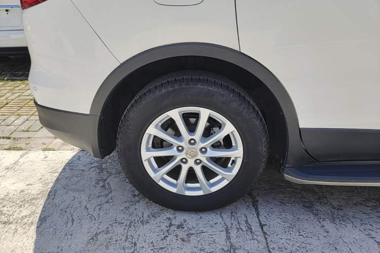 Used Buick Envision 2016 20T Two-Wheel-Drive Elite Model Right Rear Wheel Hub