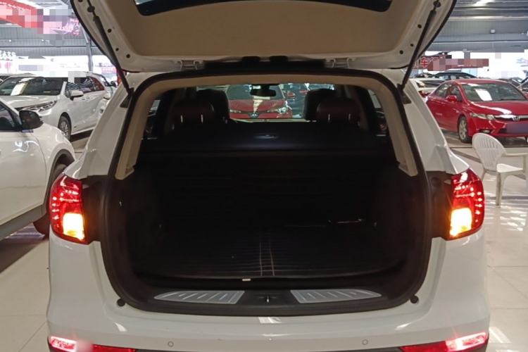 Used Buick Envision 2016 20T Two-Wheel-Drive Elite Model Trunk
