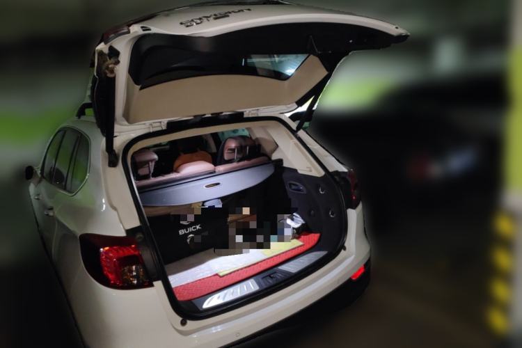 Used Buick Envision 2016 28T Four-Wheel Drive Luxury Model Trunk