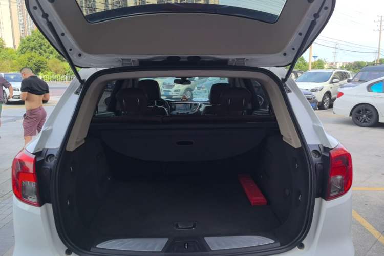 Used Buick Envision 2016 20T Two-Wheel-Drive Elite Model Trunk