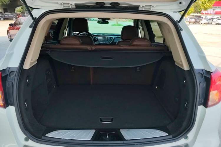 Used Buick Envision 2016 20T Two-Wheel-Drive Elite Model Trunk