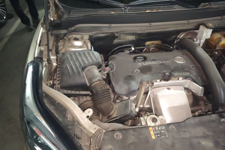 Used Buick Envision 2016 28T Four-Wheel Drive Luxury Model Engine Bay Right