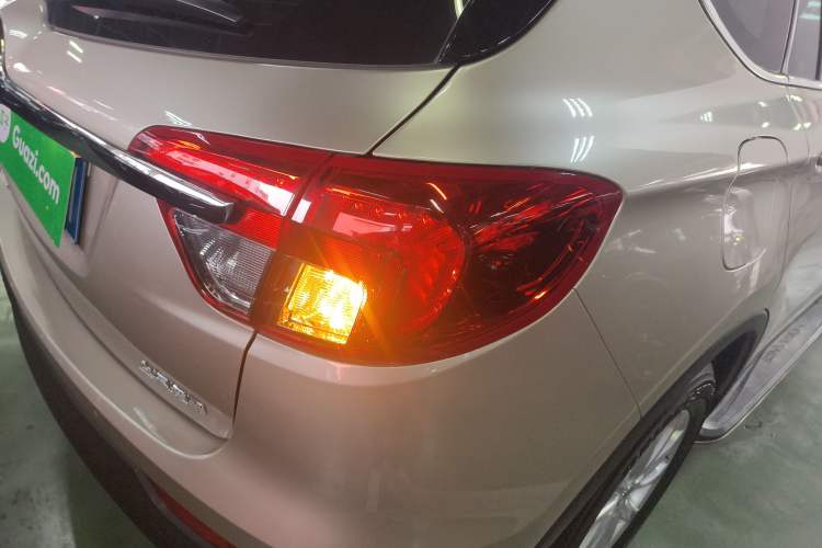 Used Buick Envision 2016 20T Two-Wheel-Drive Elite Model Exterior 3