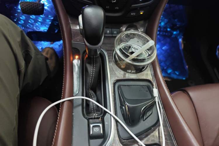 Used Buick Envision 2016 28T All-Wheel-Drive All-Terrain Sport Flagship Edition Gear Lever
