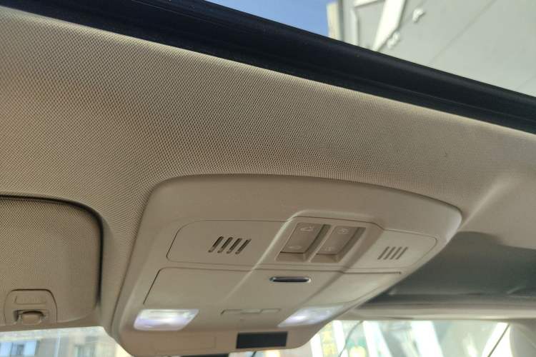 Used Buick Envision 2016 20T Two-Wheel-Drive Elite Model Headliner