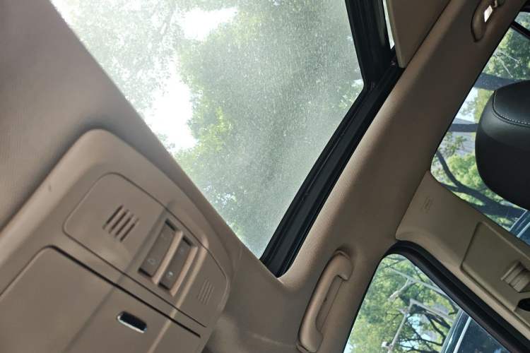 Used Buick Envision 2016 20T Two-Wheel-Drive Elite Model Headliner
