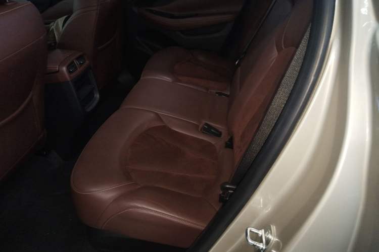 Used Buick Envision 2016 20T Two-Wheel-Drive Elite Model Interior 4
