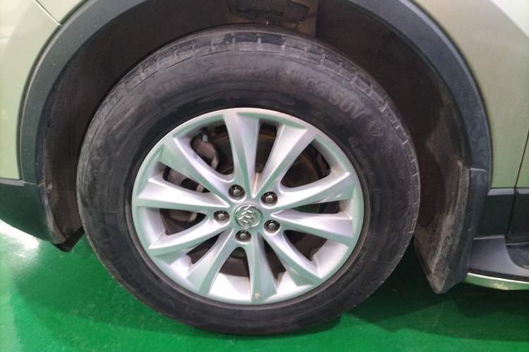 Used Buick Envision 2016 28T Four-Wheel Drive Elite Version Left Front Wheel Hub