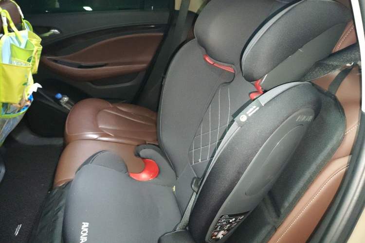 Used Buick Envision 2016 28T Four-Wheel Drive Luxury Model Left Rear Seat