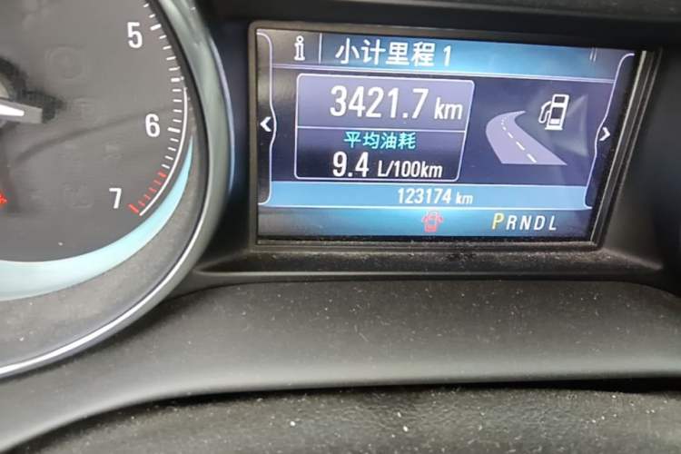 Used Buick Envision 2016 20T Two-Wheel-Drive Elite Model Odometer Close Up